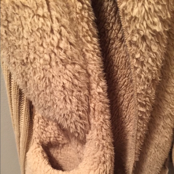 Love Tree Sherpa Vest with Hood - Picture 3 of 5